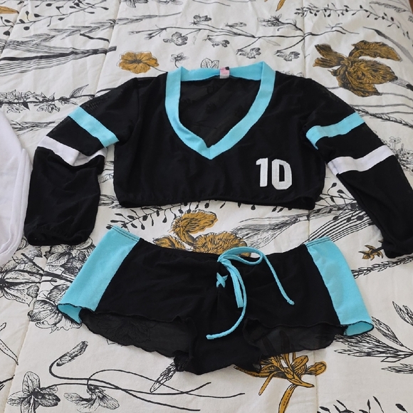 Lingirie Set - Picture 2 of 4